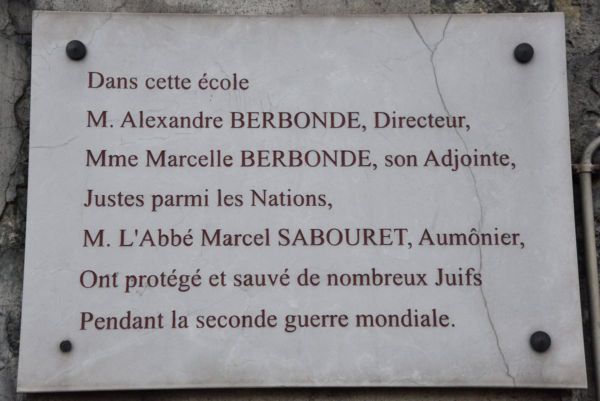 Plaque en hommage à Alexandre Berbonde, son épouse Marcelle Berbonde et l'abbé Sabouret
