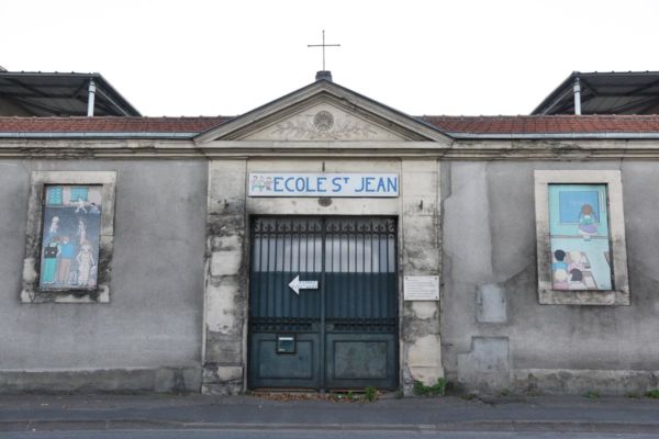 Ecole Saint-Jean où la plaque commémorative est apposée 
