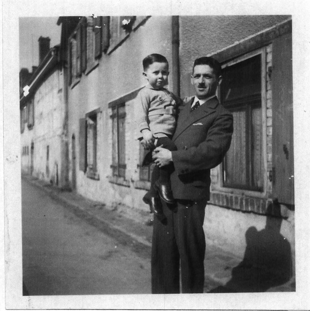 Ehud Loeb et son père avant la guerre