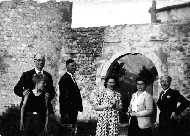 De gauche à droite, le pasteur André Trocmé et son fils Jacques, le pasteur Edouard Theis et Mireille Phili