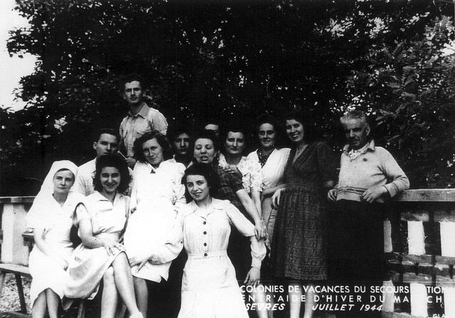 Yvonne HAGNAUER, la deuxième à droite