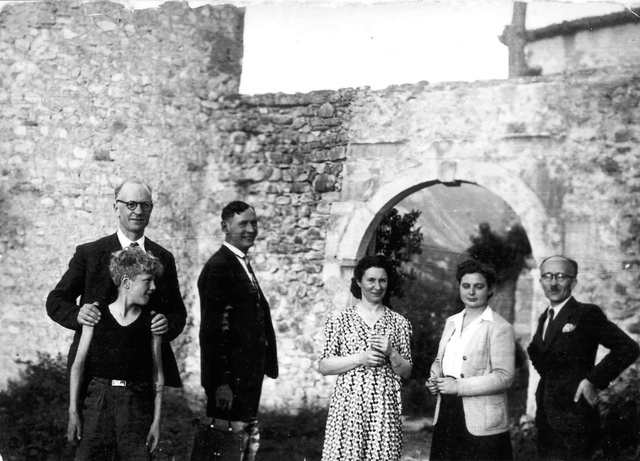 De gauche à droite le pasteur André TROCME et son fils Jacques, le pasteur Edouard THEIS