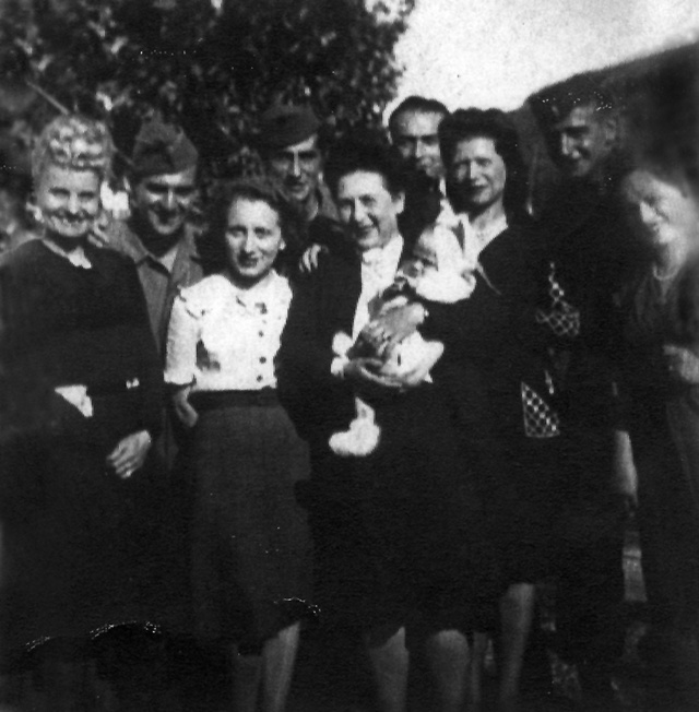 Cécile MERMET(à gauche)