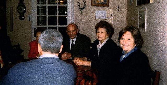 De dos journaliste de France 3, Janine Lanzenberg et sa fille Anne Marie, Yvonne et Aristide Audi