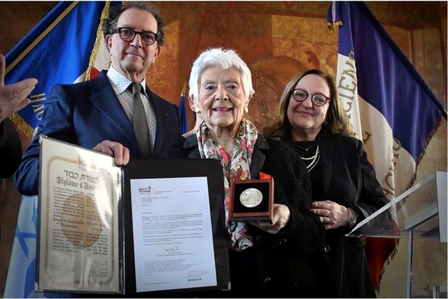 Cérémonie de la remise de la médaille