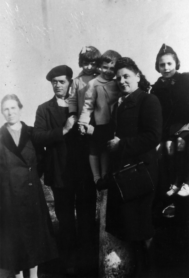 De gauche à droite : Mr Laumier, Denise, Lucien, Paulette
