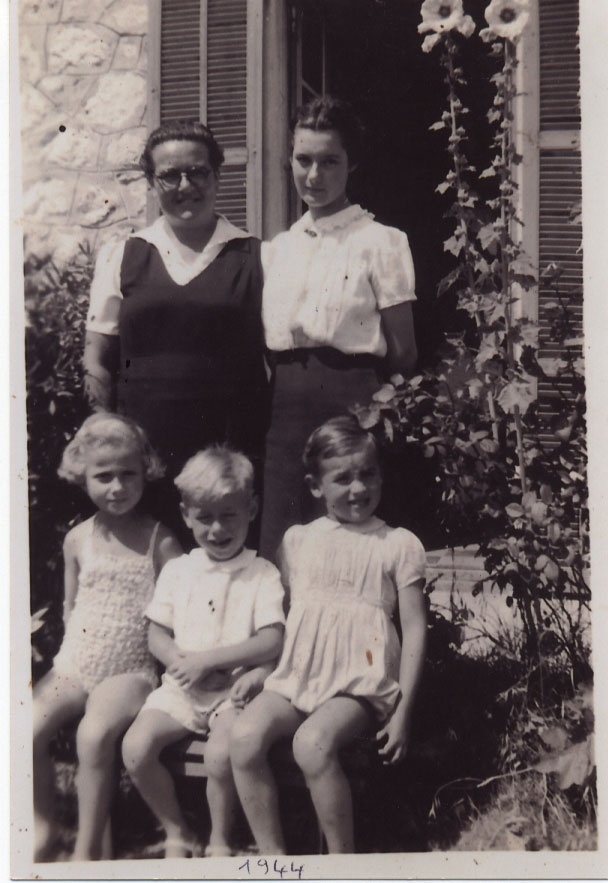 Eliane dit Minette, Mickael en juin 44 avec Mme MICHEL dit tante Miche avec sa fille Sonia