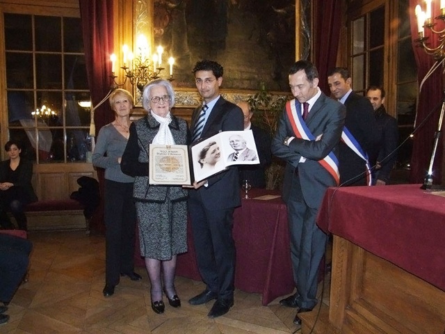 Cérémonie. De g à d Mme Arondel, ayant droit, Mr Ratson, Mr Dagnaud