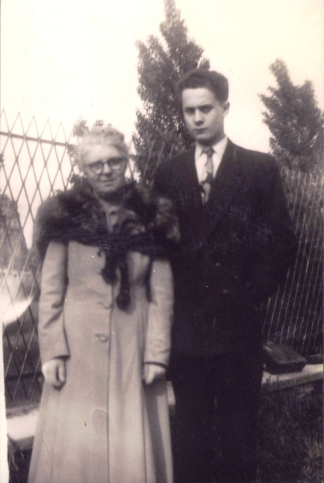 Marie Josse avec Jacques la perosnne sauvée en 1952