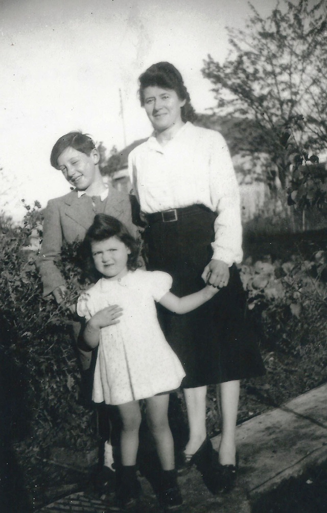 Léontine Breuil et Michel et Danièle Falk