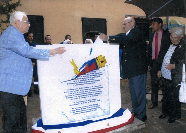 Dévoilement de la stèle130