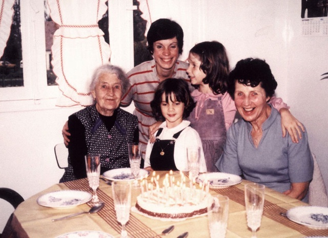 Berthe Dhuiege à gauche