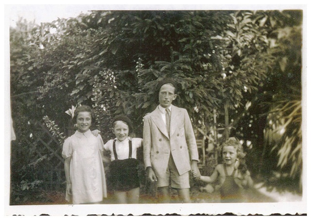 Myriam Joseph Raphaël et Benjamin SCHREIBER vers le 26 juin 1942