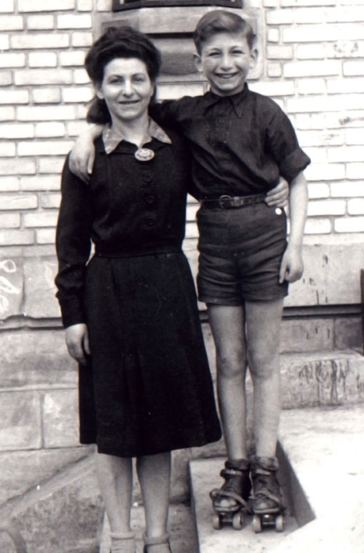 Madame Ebenstein avec son fils Bernard