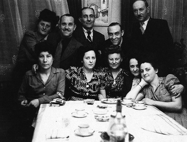 de gauche à droite Germaine Sarrazin soeur de Janine