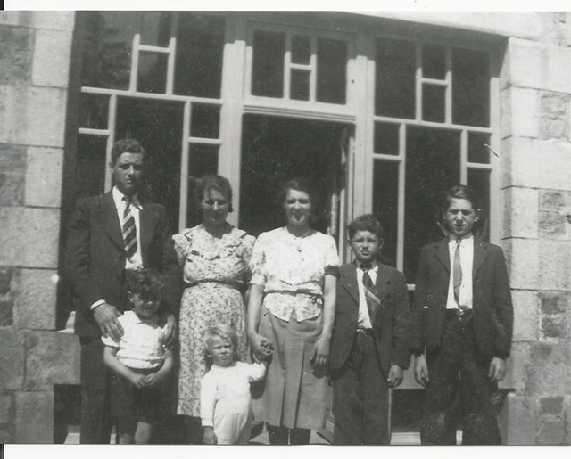 André et clémentine Mesnage avec Charles Vagner son fils Gérard