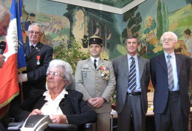 Denise Baratz lors de la cérémonie de la remise de la légion d'honneur le 21 mai 2010.