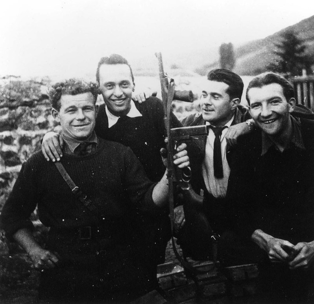 Raymond MASCARELLO second en partant de droite