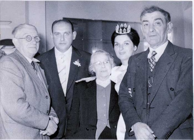 Rachel Ajzenberg à son mariage avec Léon Klein devant Angèle & Angelo Tamietti