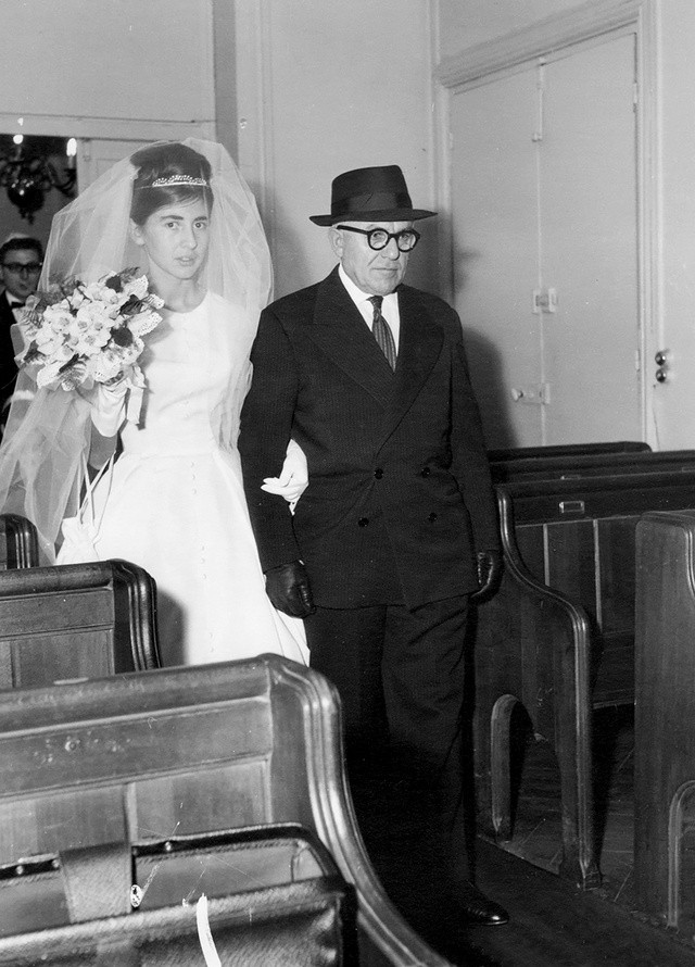 Rachel Gebrowicz à son mariage au bras de M. Berthet