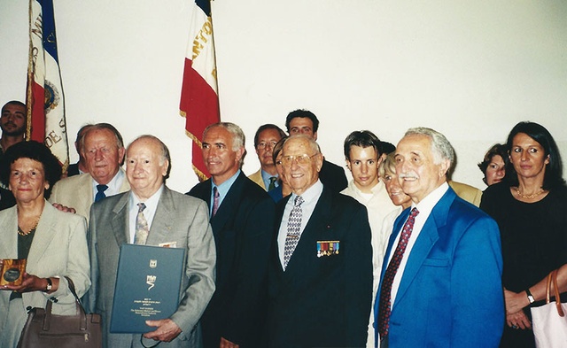Monsieur Etienne ARNAUD recevant le diplôme