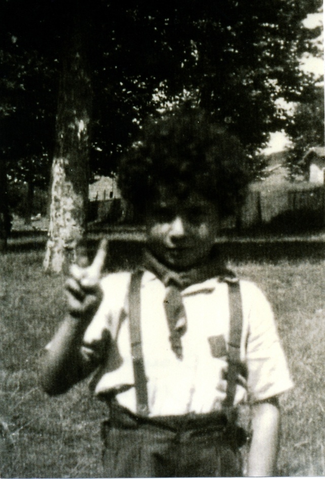 Petit Claude en louveteau