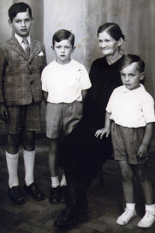 en 1943 a gauche André Sartene Michel Lenom Euphrasie Lahue et Richard Sartene