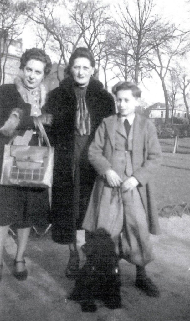 De gauche à droite Mirielle DAVID Louise et Claude PEPIN