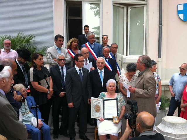 Remise de la médaille à Rose-Marie Chastin-Buoncuore 
