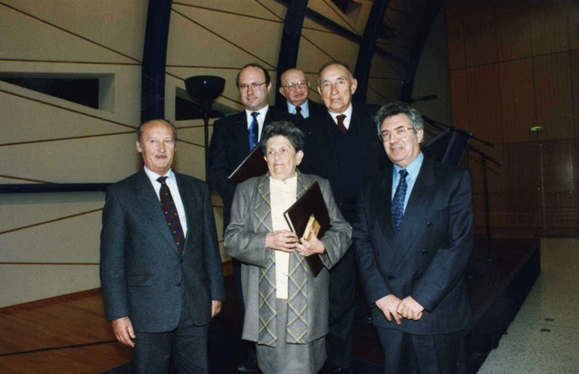 Remise de la décoration à Suzanne BOILLOT RIDART