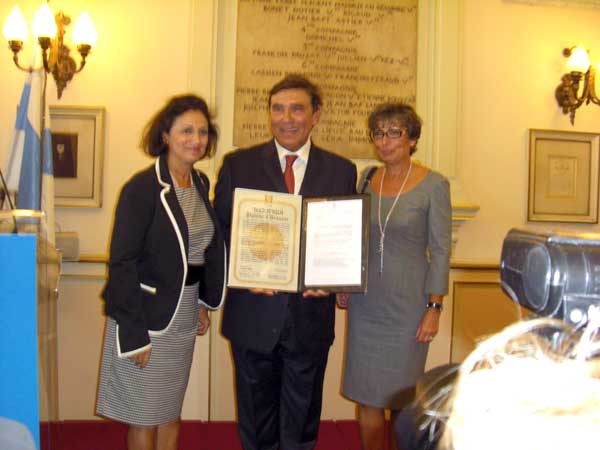 Remise de la médaille aux enfants de Marcel Joseph Foucault