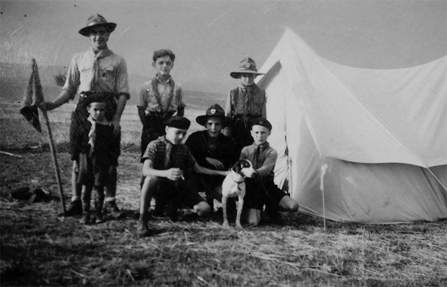 Robert chapeau scout trop grand et Martin Schneider