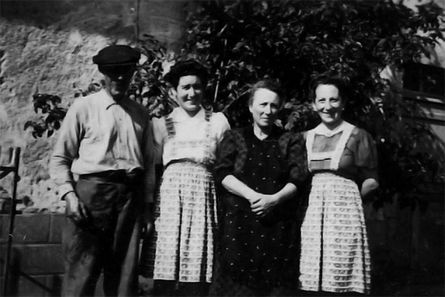 de G à D Etienne Boissery sa fille Pierette son épouse Marie et Annette