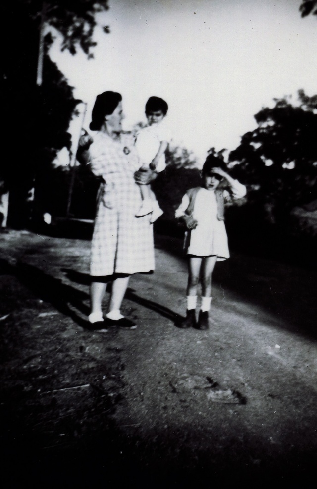 Maguerite Parre et les deux enfants Schaines
