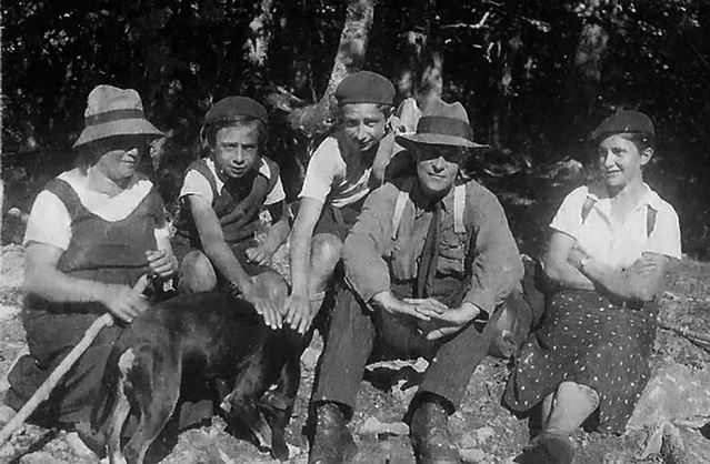 Joseph avec sa femme et trois de ses enfants