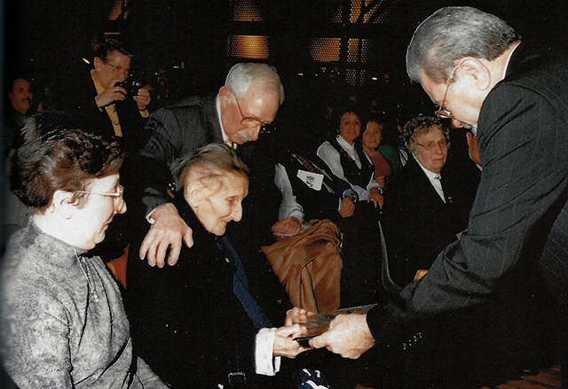 Remise de la médaille des Justes