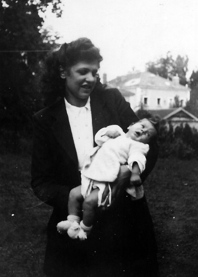 Annie Deusy à Hauteville avec Christiane le 25 sept 43