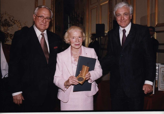 Cérémonie de remise de la médaille en présence de S.E. l'Amabassadeur d'Israël en France Eli BARNAVI