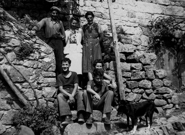 Edouard Vigne, Edith Picard, Julie Vigne assis premier rang gauche André Audigier, Francine et Jean-Claude Picard
