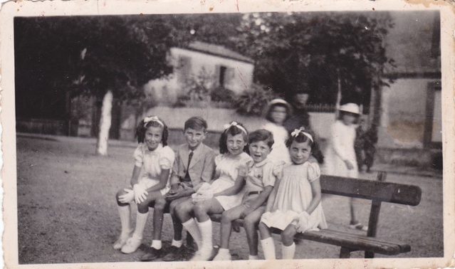 1942, Bernard et Pierre avec leurs cousines
