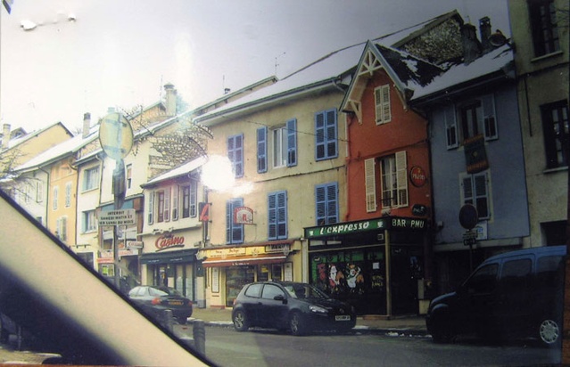 La maison rouge était celle où ossias Klein est resté avec les Reveyron