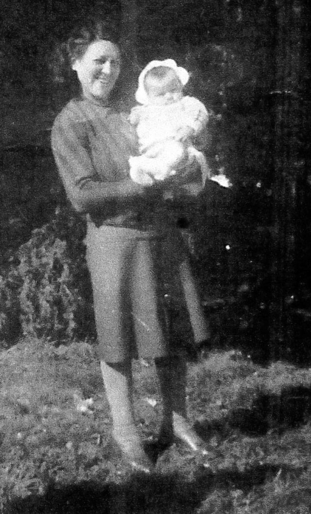 En 1944 en CorrèzeSylvie Kajman Wachtel avec sa mère