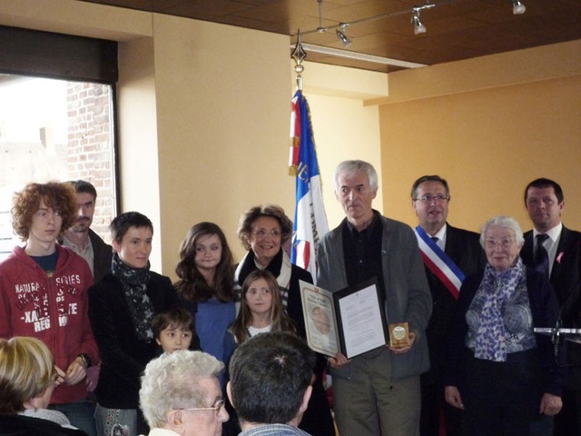 La famille des sauveurs, le maire de Carny Barville