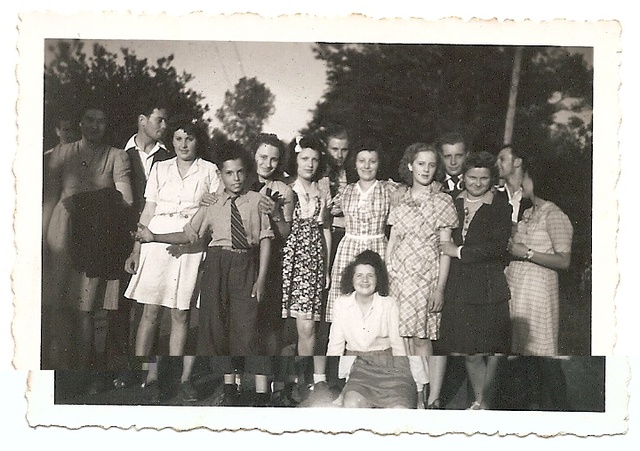 Jacques Salmona avec les cousines Moreau (été 1944)
