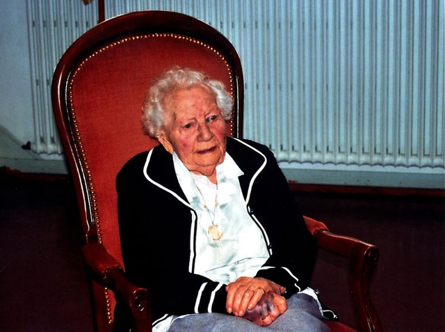 Raymonde Piedallu lors de la remise de sa légion d'honneur