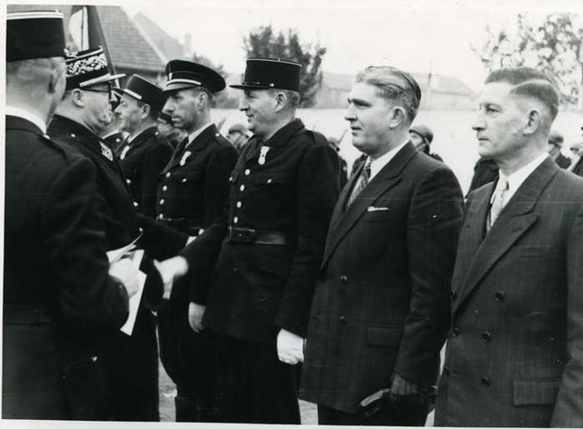 Charles THOURON décoré de la Médaille de la police