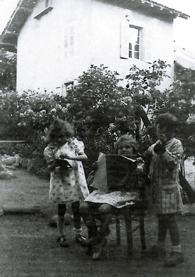 Jacqueline à gauche