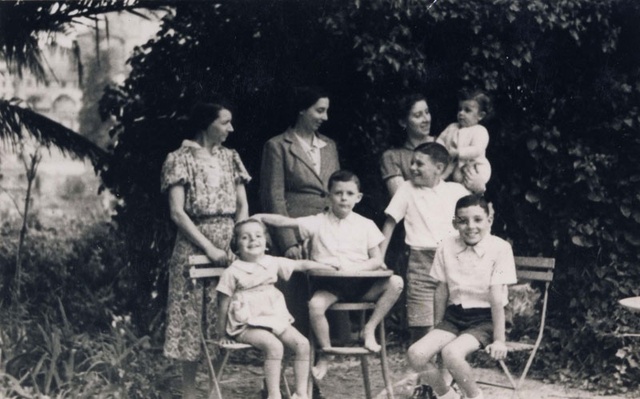 Yvonne Genevey avec son enfant et Marie Redlus la personne sauvée