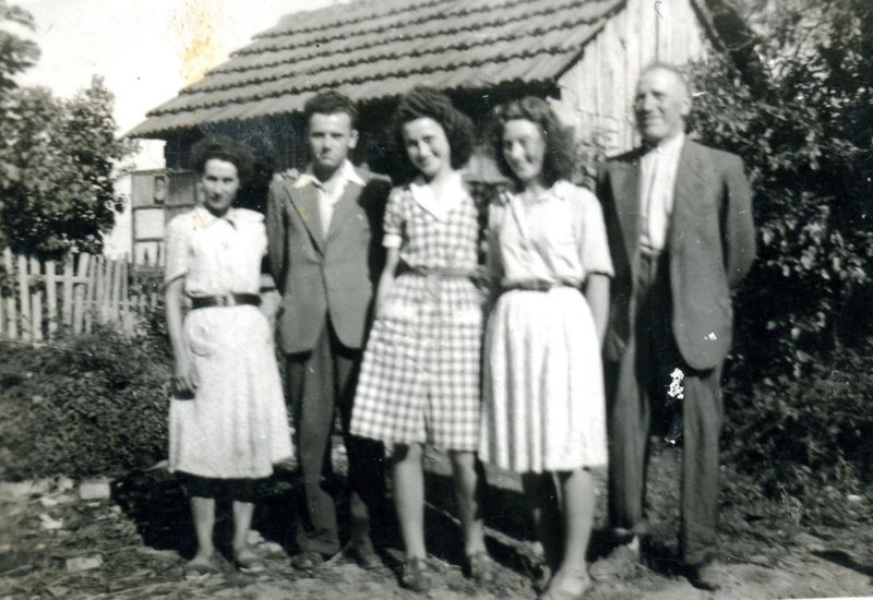 Marie la mère, Jean, Fernande et Germaine les enfants et Léopold le père